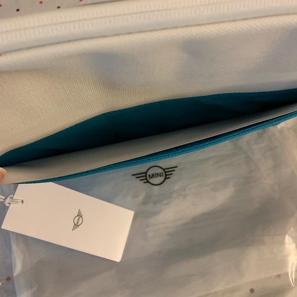 ⛔️SOLD⛔️🆕 MINI COOPER COLOR BLOCK TABLET COVER - Picture 3 of 6